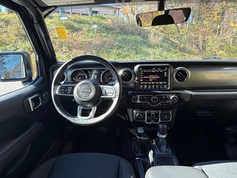 Used 2022 Jeep Wrangler Unlimited Sahara w/ Cold Weather Group image 10