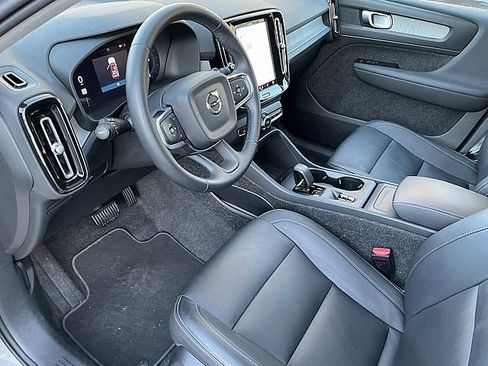 Certified 2025 Volvo XC40 B5 Core image 16