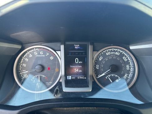 Used 2017 Toyota Tacoma SR5 w/ SR5 Appearance Package (SM) image 13