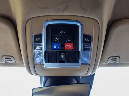 Used 2019 RAM 1500 Laramie AWD/4WD image 18