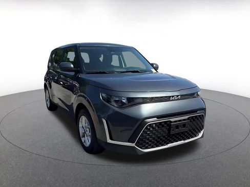 Used 2025 Kia Soul LX w/ LX Technology Package FWD image 3