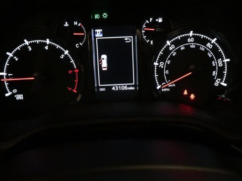 Used 2022 Toyota 4Runner SR5 Premium w/ Moonroof Package RWD image 18