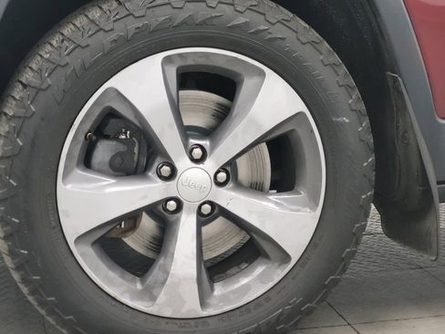Used 2019 Jeep Cherokee Limited AWD/4WD image 31