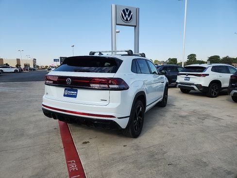New 2026 Volkswagen Atlas Cross Sport SEL R-Line image 7
