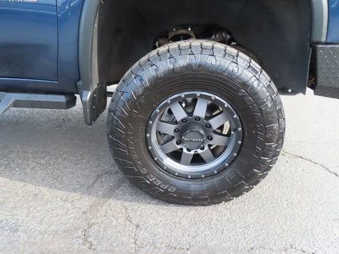 Used 2021 Chevrolet Silverado 2500 LT w/ Convenience Package image 11