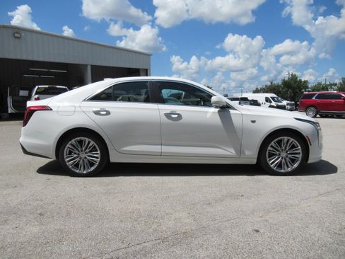 Used 2026 Cadillac CT4 Premium Luxury RWD image 2