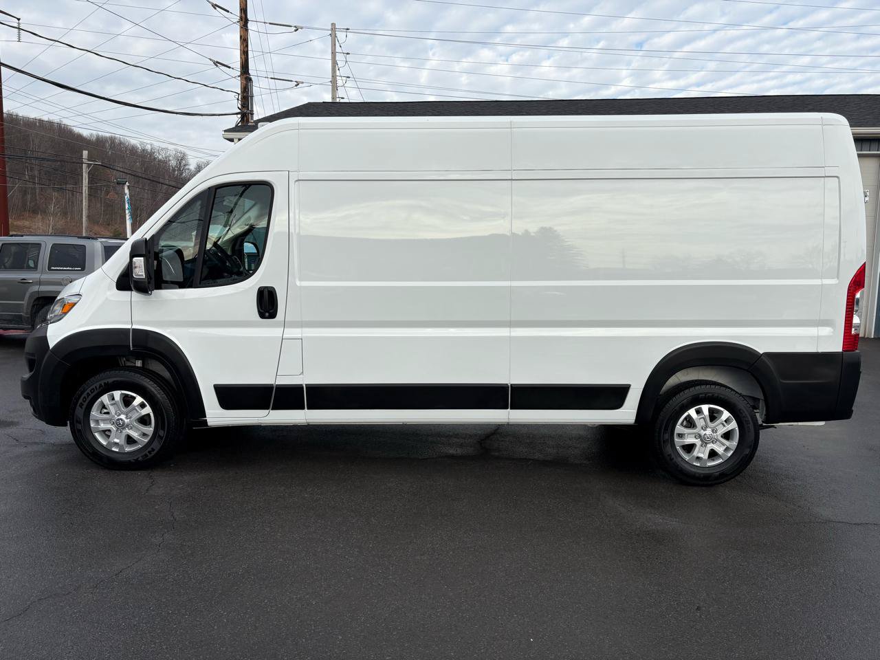 Used 2024 RAM ProMaster 2500 w/ Quick Order Package 22G SLT FWD image 2
