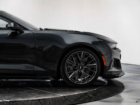 Used 2018 Chevrolet Camaro ZL1 RWD image 18