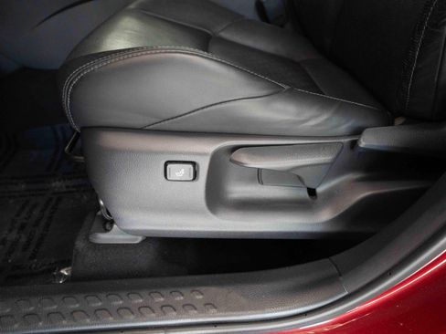 Used 2019 Toyota C-HR Limited FWD image 12