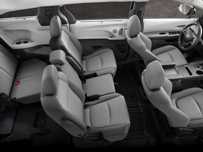 New 2026 Toyota Sienna LE