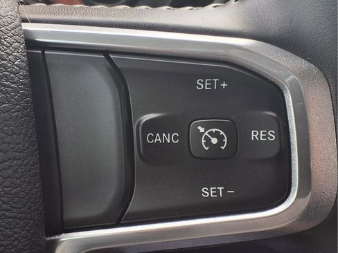 Used 2022 RAM 1500 Laramie AWD/4WD image 18