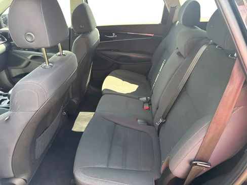 Used 2020 Kia Sorento S FWD image 28