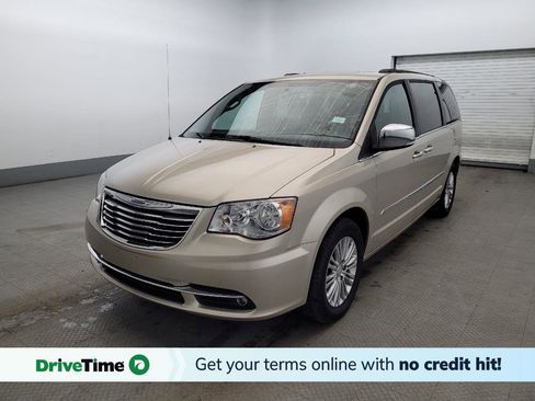 Used 2015 Chrysler Town & Country Touring-L w/ Driver Convenience Group image 1