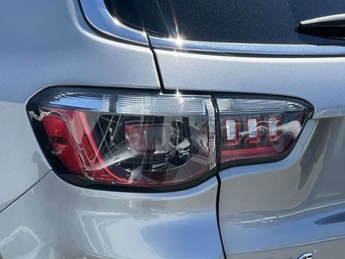 Certified 2022 Jeep Compass Latitude w/ Sun and Sound Group AWD/4WD image 9