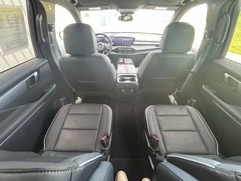 Used 2025 Buick Enclave Sport Touring FWD image 31
