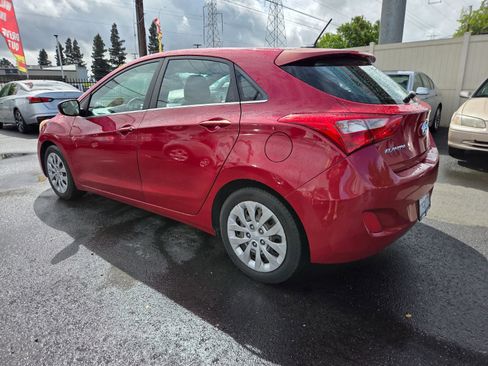 Used 2016 Hyundai Elantra GT image 2