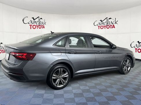 Used 2024 Volkswagen Jetta SE image 7