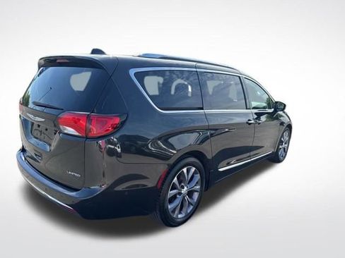 Used 2018 Chrysler Pacifica Limited w/ Advanced Safetytec Group FWD image 5