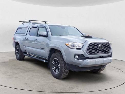 Used 2018 Toyota Tacoma TRD Sport w/ Technology Package AWD/4WD image 3