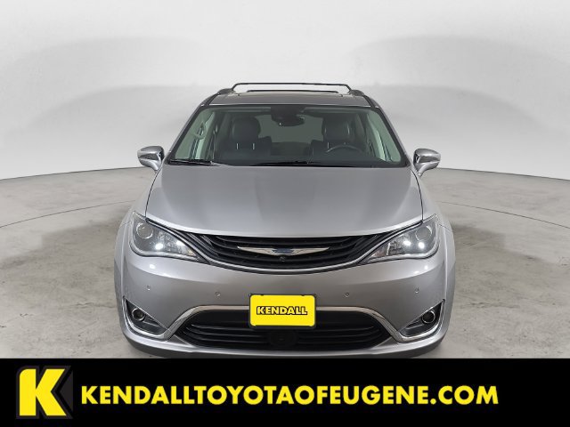 Used 2018 Chrysler Pacifica Limited w/ Advanced Safetytec Group FWD image 2
