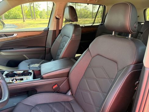 Used 2024 Volkswagen Atlas SE AWD/4WD image 14