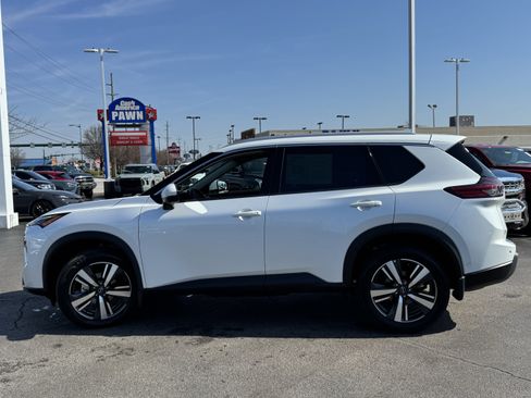 Used 2024 Nissan Rogue SL w/ SL Premium Package image 16