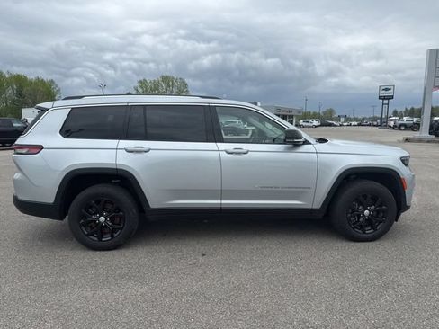 Used 2023 Jeep Grand Cherokee L Limited w/ Luxury Tech Group II AWD/4WD image 6
