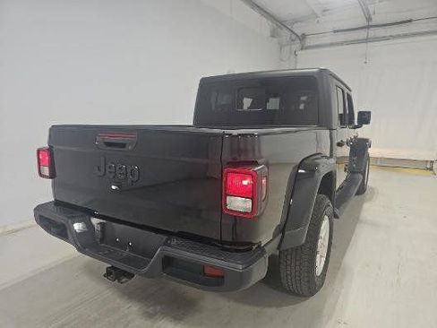 Used 2022 Jeep Gladiator Sport AWD/4WD image 4