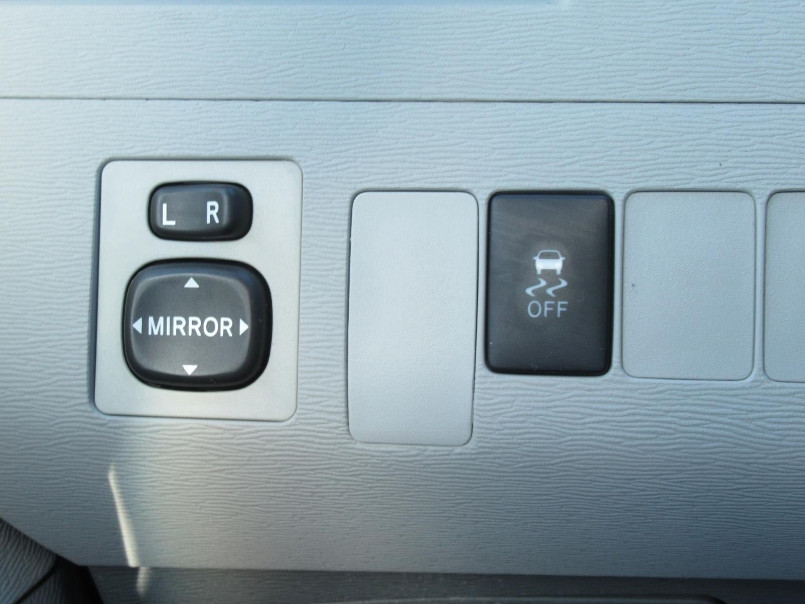 Used 2011 Toyota Sienna LE FWD image 23