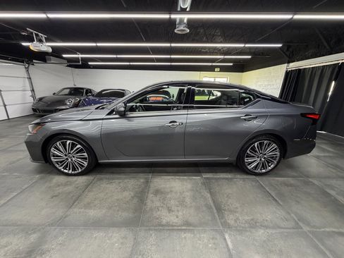 Used 2023 Nissan Altima 2.5 SL image 3