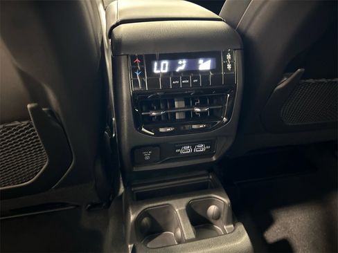 New 2025 Jeep Grand Cherokee L Altitude image 30