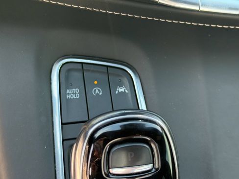 Used 2023 Cadillac Escalade Sport Platinum w/ LPO, ONYX Package image 32