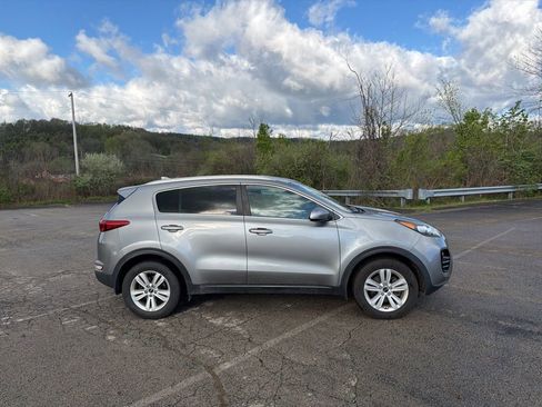Used 2019 Kia Sportage LX w/ LX Popular Package image 2