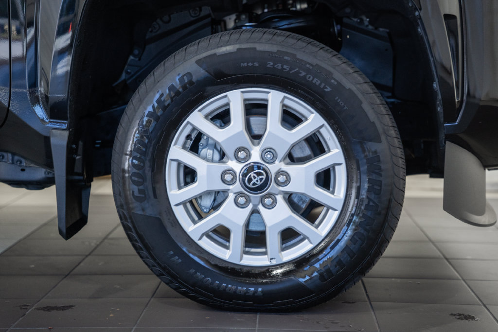 Certified 2025 Toyota Tacoma SR5 AWD/4WD image 13