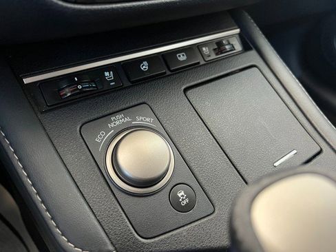 Used 2016 Lexus ES 350 w/ Luxury Package w/Wood Trim image 24