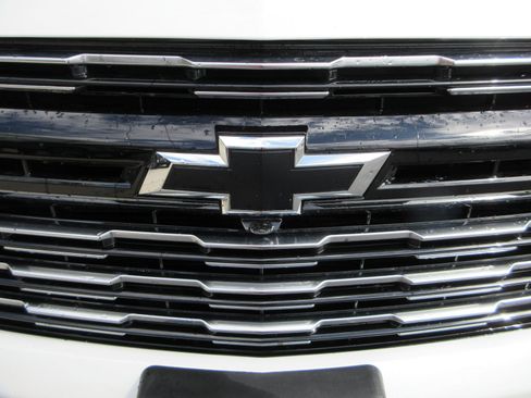Used 2025 Chevrolet Suburban High Country AWD/4WD image 17