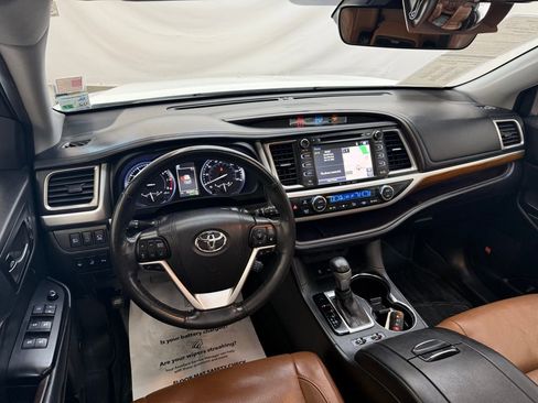 Used 2019 Toyota Highlander Limited Platinum image 12