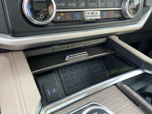 Used 2024 Ford Expedition Max Limited image 42