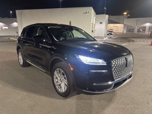 Used 2023 Lincoln Corsair AWD image 2