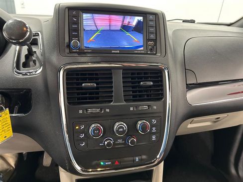 Used 2020 Dodge Grand Caravan SXT image 20