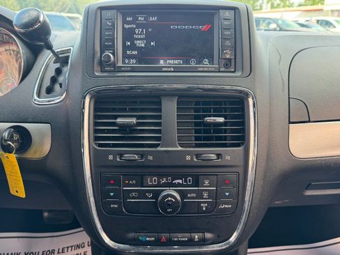Used 2016 Dodge Grand Caravan R/T FWD image 22
