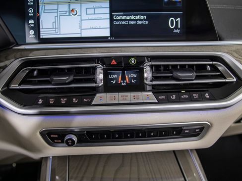 Used 2022 BMW X7 xDrive40i w/ M Sport Package AWD/4WD image 36