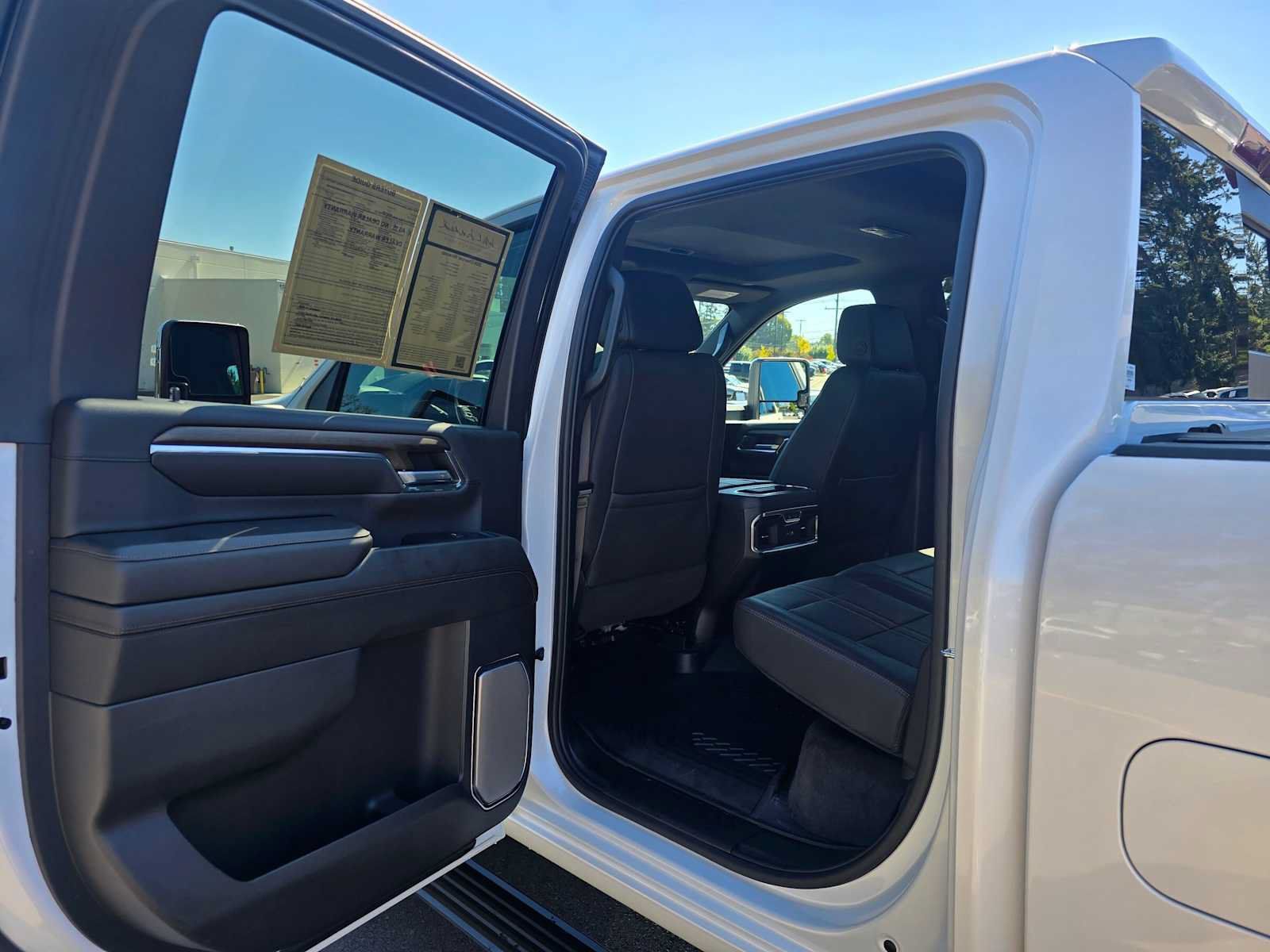 Used 2024 Chevrolet Silverado 2500 High Country w/ Technology Package AWD/4WD image 15