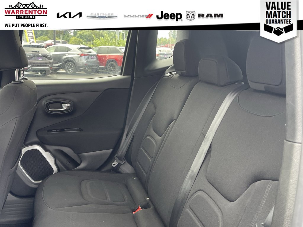 Used 2018 Jeep Renegade Latitude AWD/4WD image 17