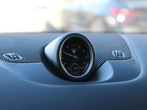 Used 2024 Maserati Levante GT Ultima image 21