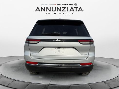 Used 2022 Jeep Grand Cherokee Limited image 4