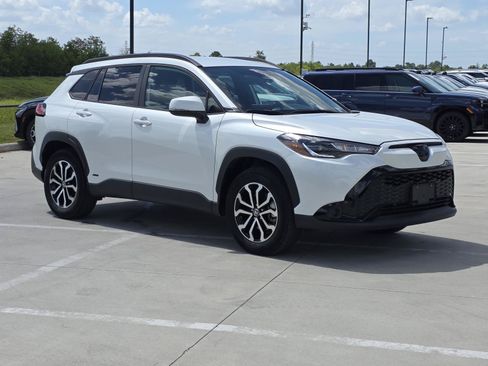 Used 2023 Toyota Corolla Cross AWD Hybrid image 6