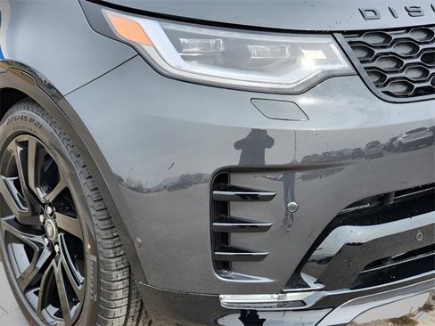 New 2025 Land Rover Discovery Dynamic SE image 32