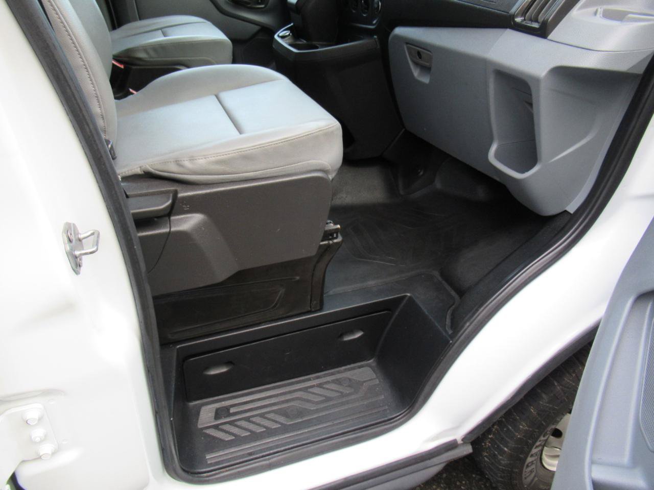 Used 2018 Ford Transit 150 130 Low Roof RWD image 11