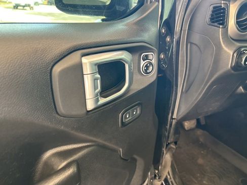 Used 2023 Jeep Gladiator Sport image 38